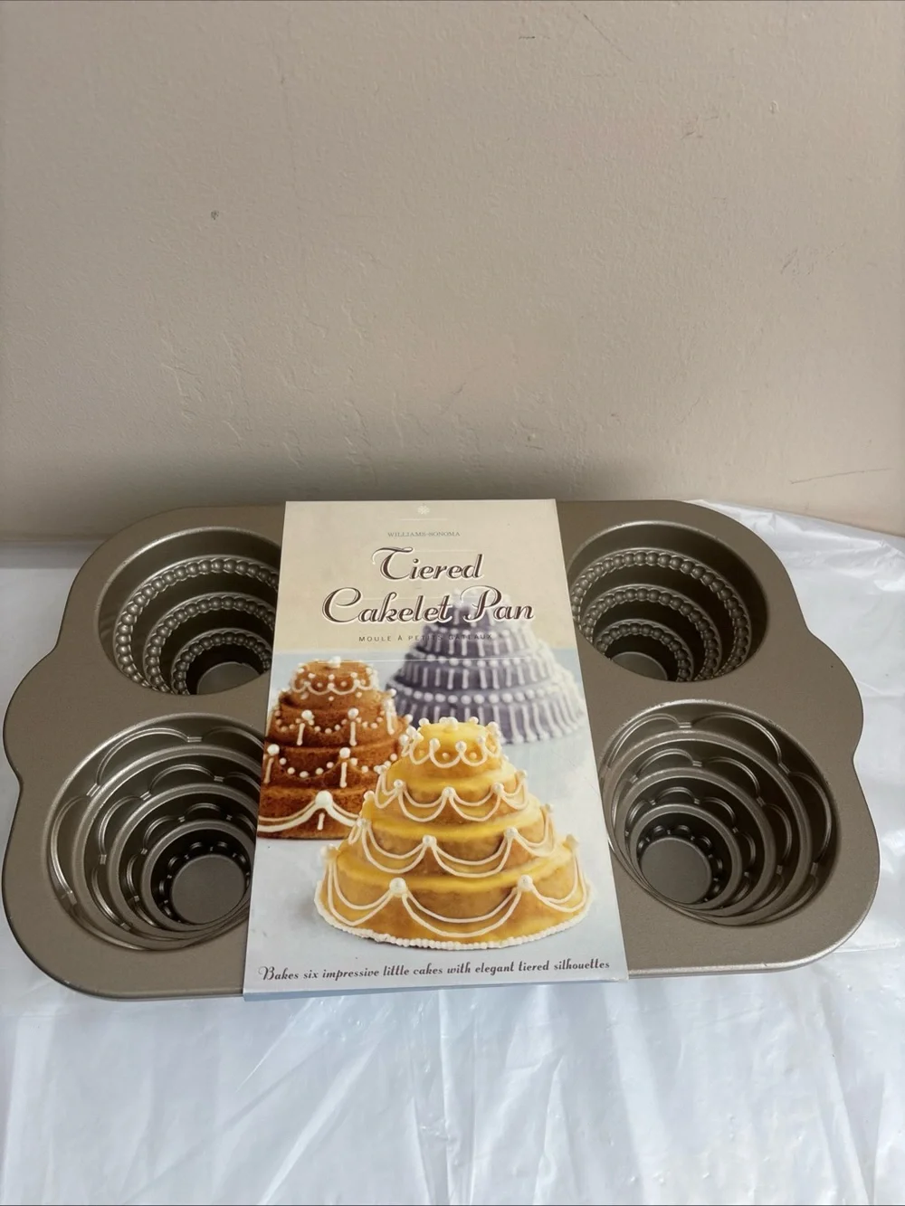 Williams Sonoma - Nordic Ware Tiered Cakelet Pan Gold 6 little cakes Vtg new USA
